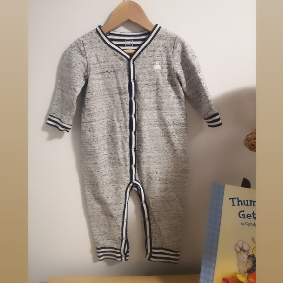 5 for 25$💛baby Gap soft cotton onesie - Picture 1 of 4